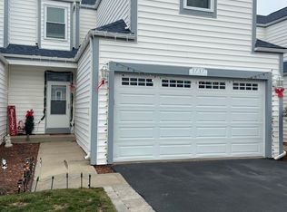 1737 Waters Edge Dr, Minooka, IL 60447