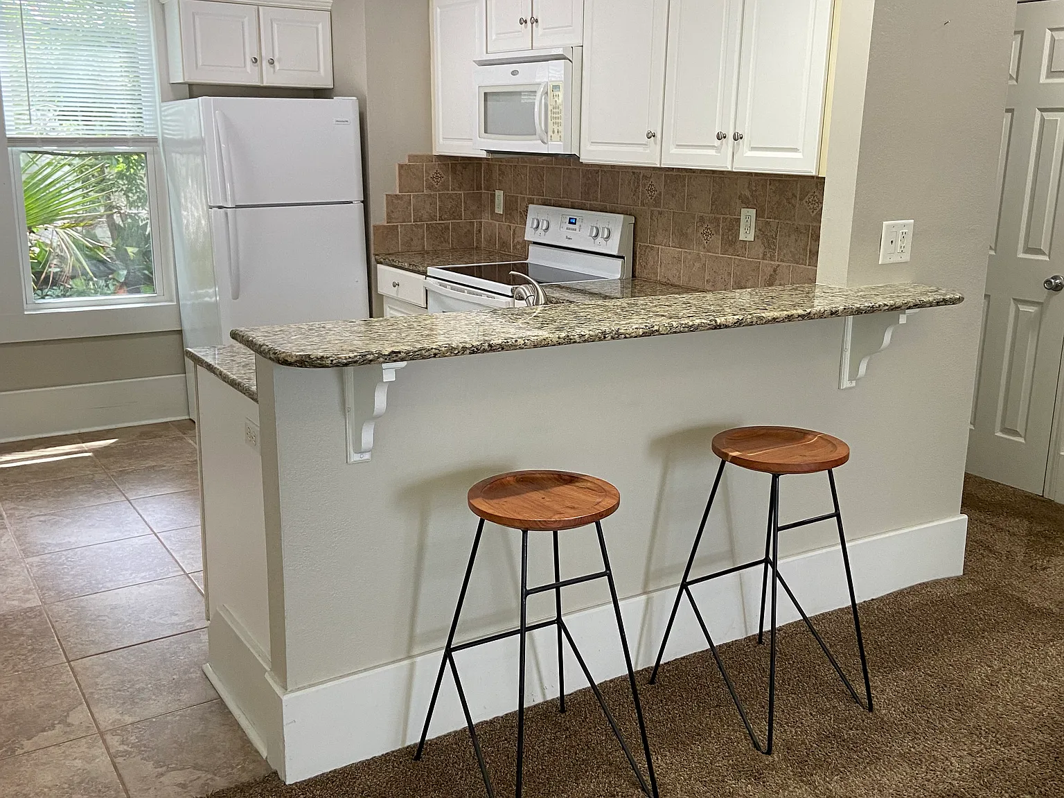 2 bed, 800 sqft, $1,350 — Photo 1