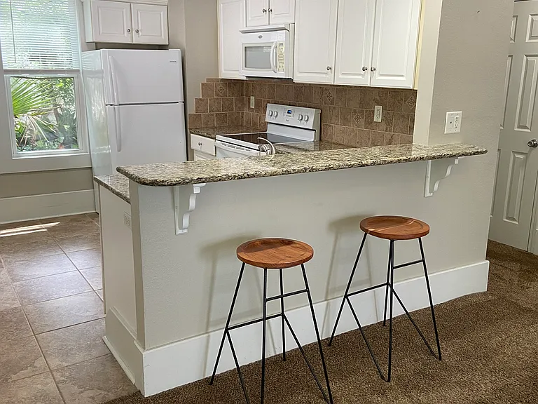 1012 E Cervantes St #D — Photo 3