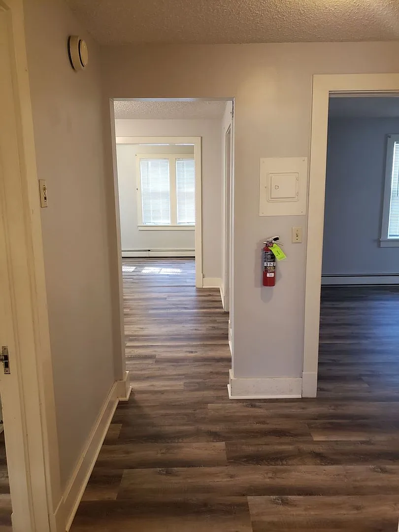Large 2 Bedroom 1 Bathroom - Upper level of 3-Plex — Photo 1