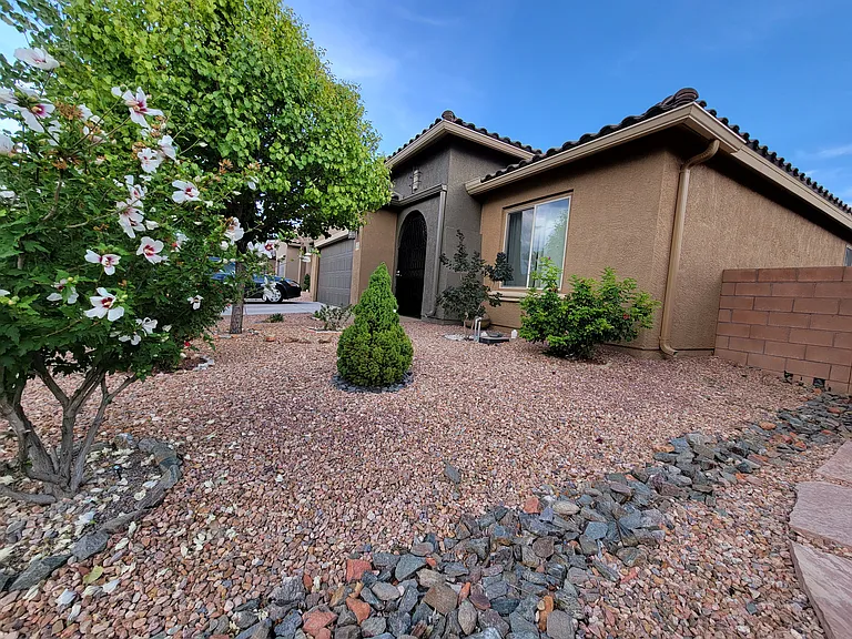 6480 Hojas Verdes — Photo 3