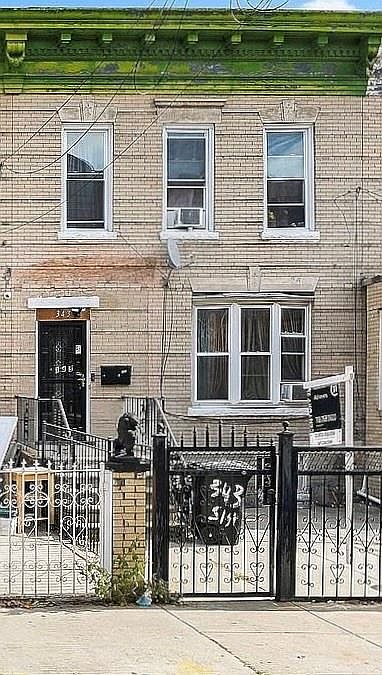 2nd image of 343 E 51st St