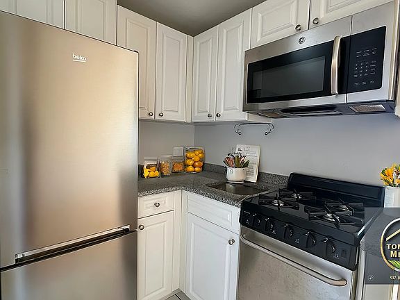 3rd image of 850 Amsterdam Ave APT 14B