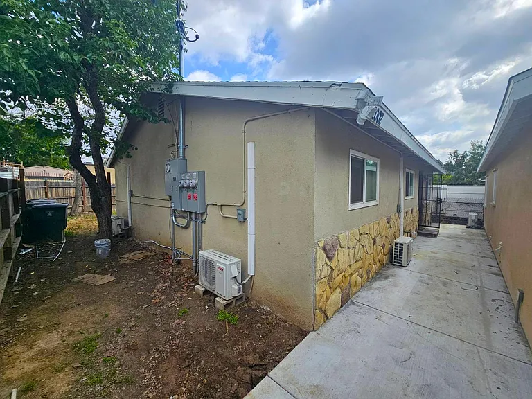 2002 El Sereno Ave — Photo 3