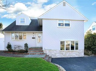 5 Albert Rd, Hicksville, NY 11801