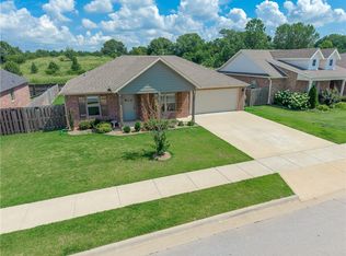 38 E Loveland Loop, Farmington, AR 72730