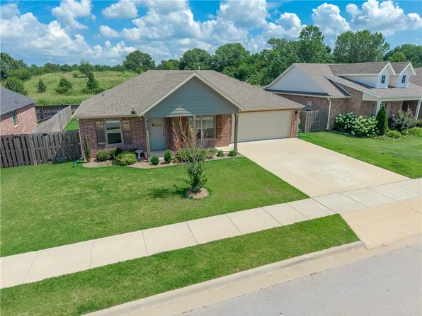 38 E Loveland Loop, Farmington, AR 72730