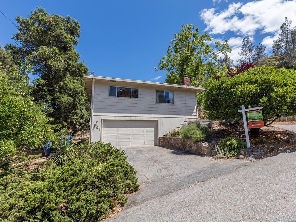 1st image of 201 Hidden Valley Dr