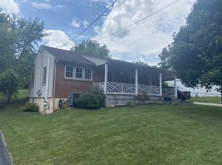 719 Cherry Hill Dr, Staunton, VA 24401