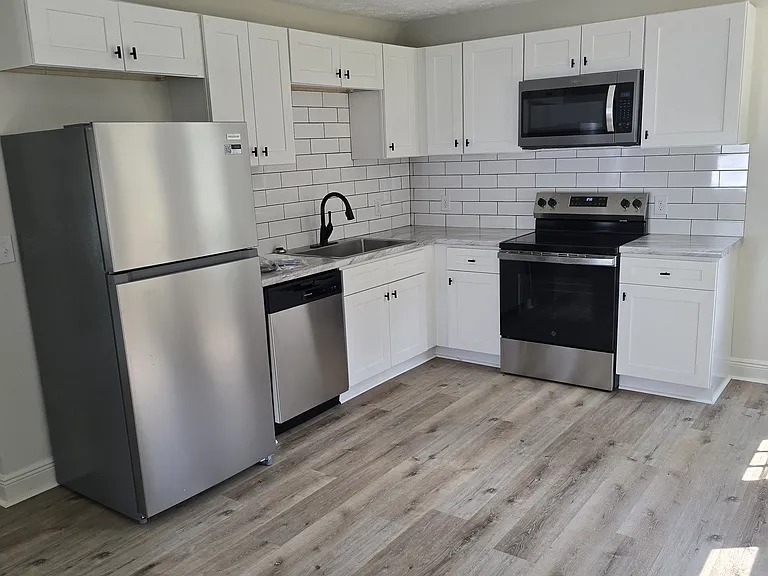 171 N 28th Ave — Photo 2