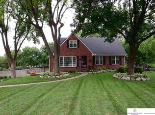 9908 Pinehurst Cir, Omaha, NE 68124