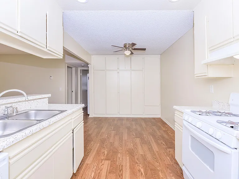 Vintage Woods Apartments — Photo 18