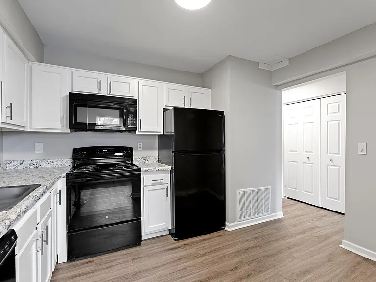The Lenox Apartment Homes — Photo 20
