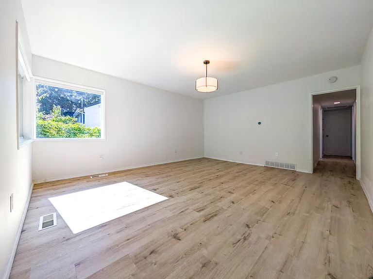 6025 NE Simpson St — Photo 7