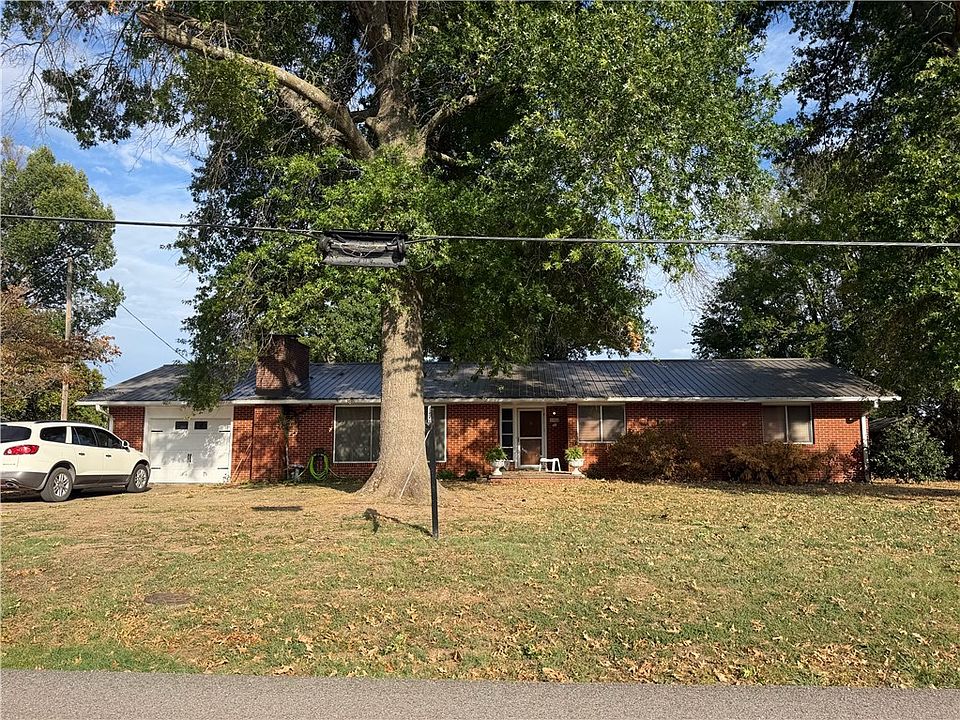 1st image of 1002 SW 2nd St