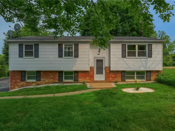 615 Whistler Dr, Rochester, PA 15074