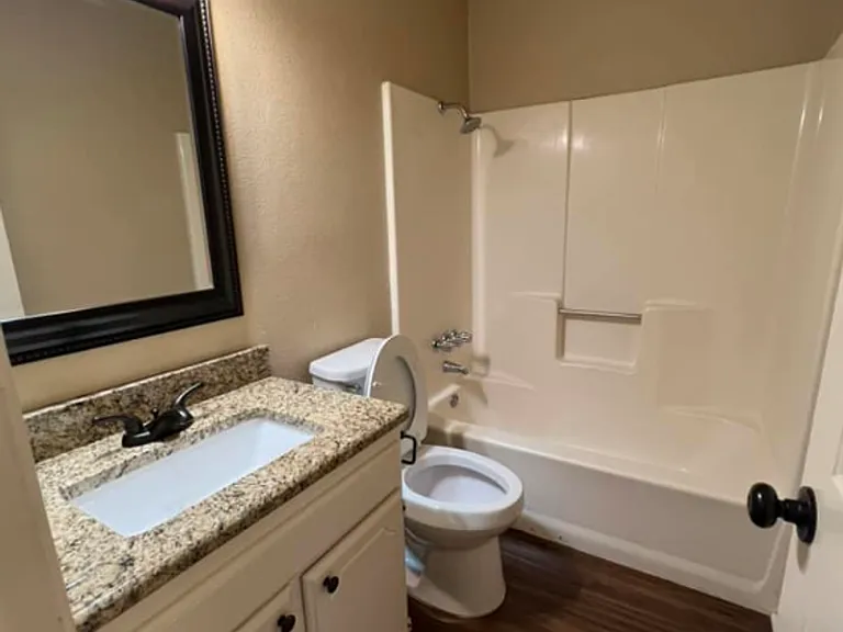 Azalea Court Duplexes — Photo 6