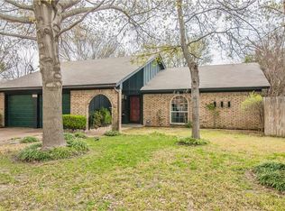 9913 Westpark Dr, Benbrook, TX 76126