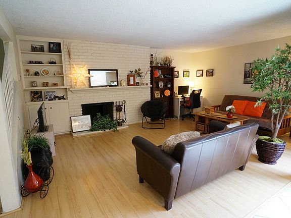 4th image of 1025 W Huntington Dr Unit L
