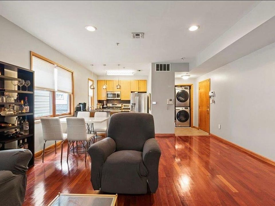 1st image of 515 30th St APT 1B