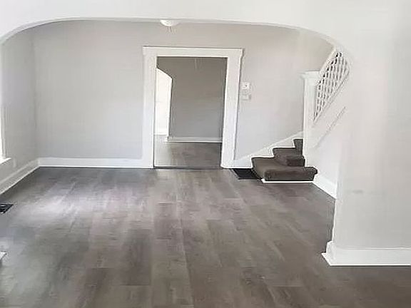 4th image of 1533 Villa Ave