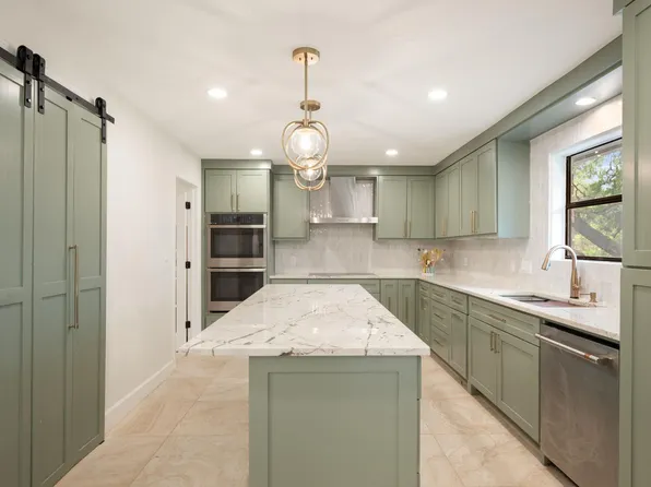 210 Waxwing Dr, Buda, TX 78610