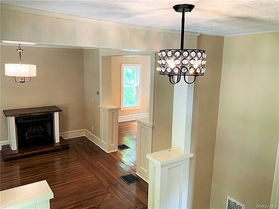 4th image of 37 Gladstone Ave