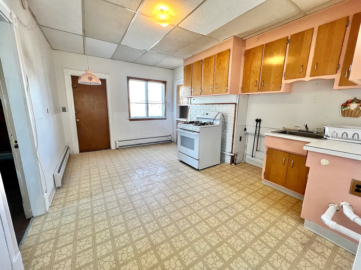 Building Photo - 42 Everett St #3