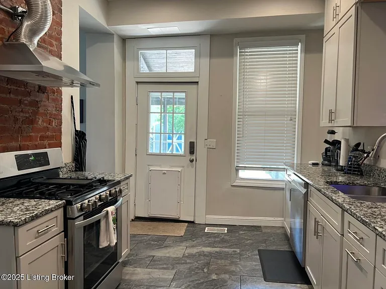 925 S Preston St — Photo 13