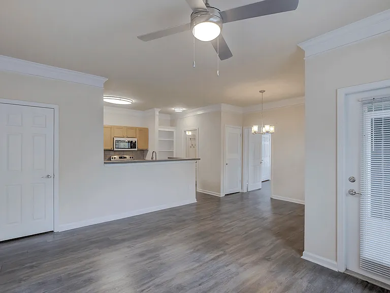 Lakeside at Town Center Apartments — Photo 35