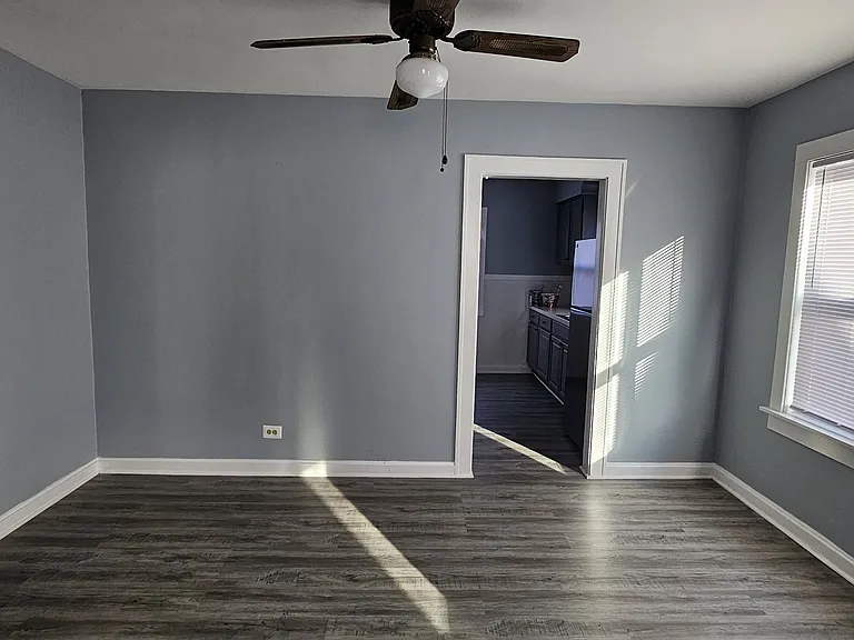 1327 Lincoln St — Photo 5