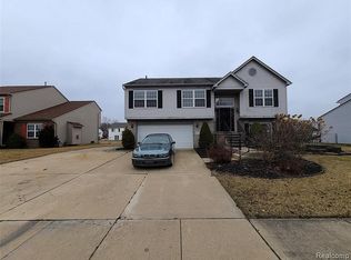 39267 Commons Dr, Romulus, MI 48174