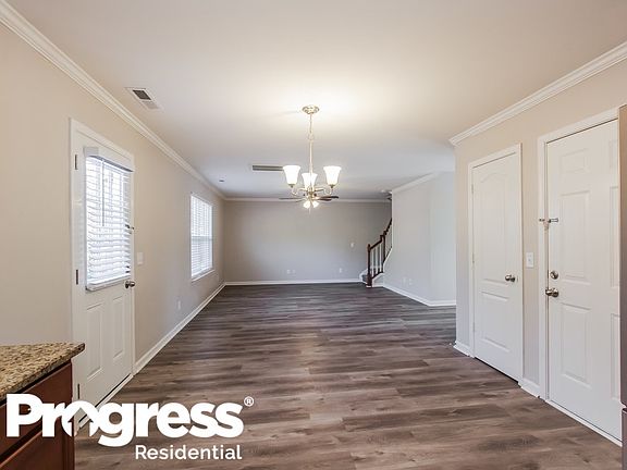 5th image of 740 Willow Creek Dr