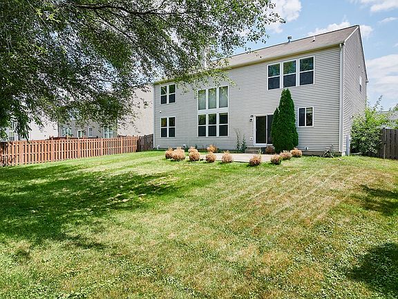 5th image of 317 Dogwood St