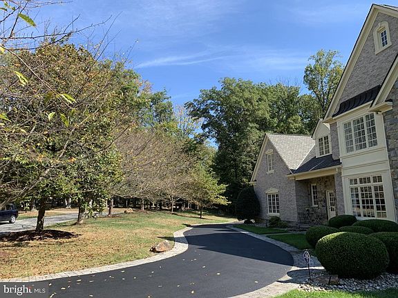4th image of 10213 Riverwood Dr