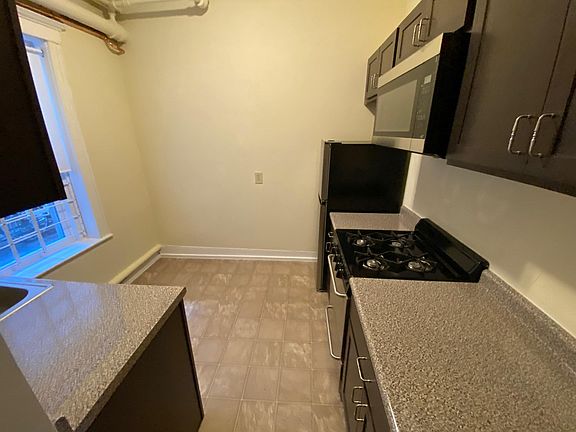 4th image of 163 Kelton St #14