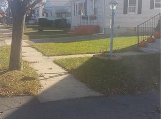 330 Beckwith St, Cranston, RI 02910