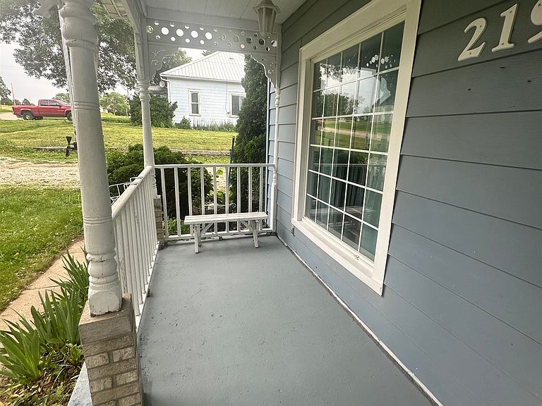 Listing photo 4