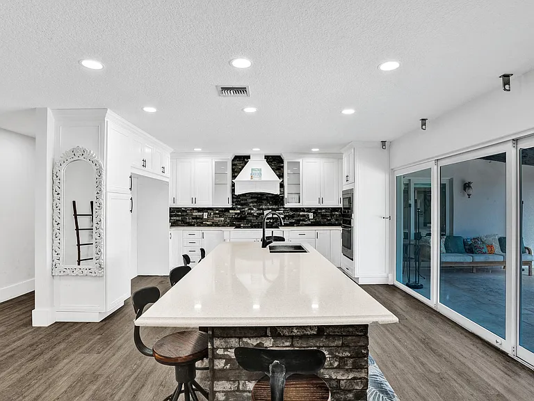 343 Layne Blvd — Photo 5