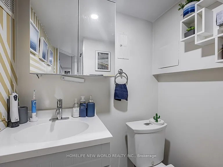 669 Woodbine Ave #LOWER — Photo 20