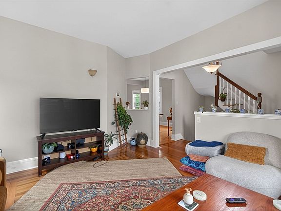4th image of 62 Hudson St #2