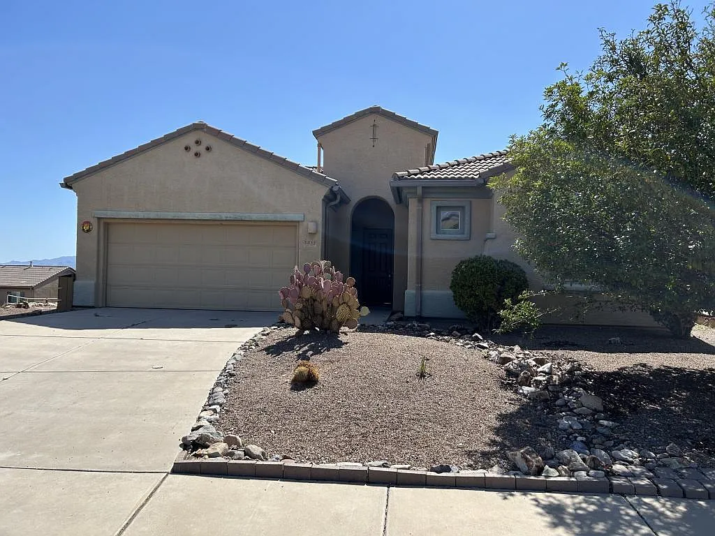 5833 S Henderson Canyon Dr — Photo 1