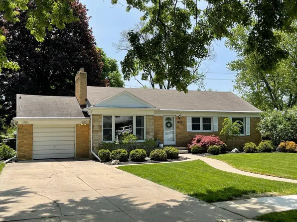 18775 Sunnybrook Ave, Lathrup Village, MI 48076