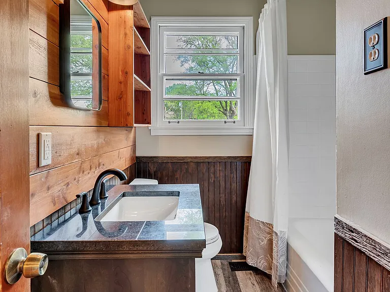 2921 Twin Lawn Dr — Photo 16