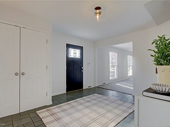 3rd image of 31408 Narragansett Ln