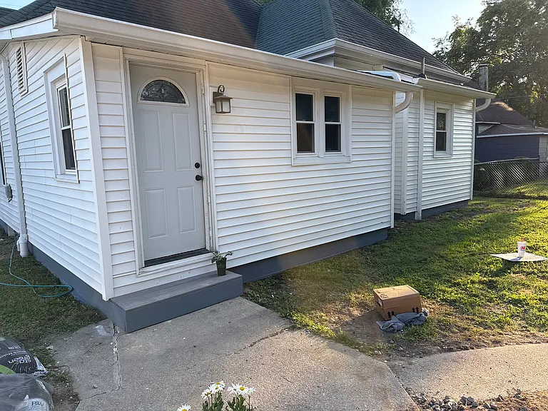 304 E Main St — Photo 3
