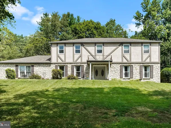 39 Running Brook Rd, Glen Mills, PA 19342