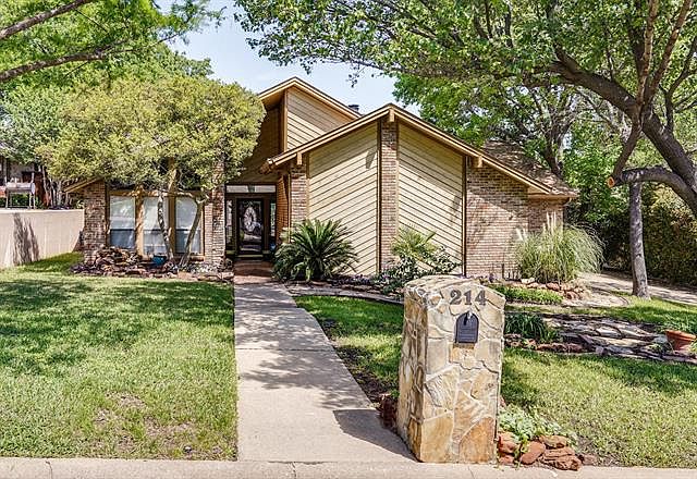 1st image of 214 Pebble Beach Dr