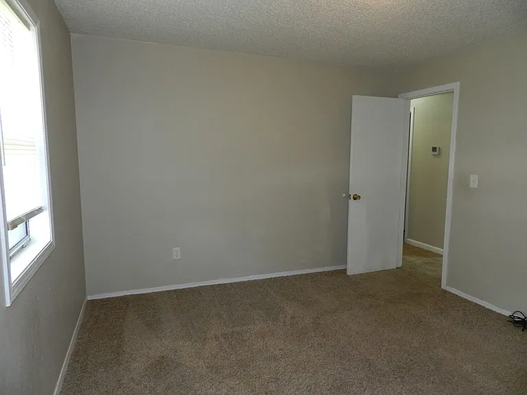 15304 Temple Ln — Photo 10