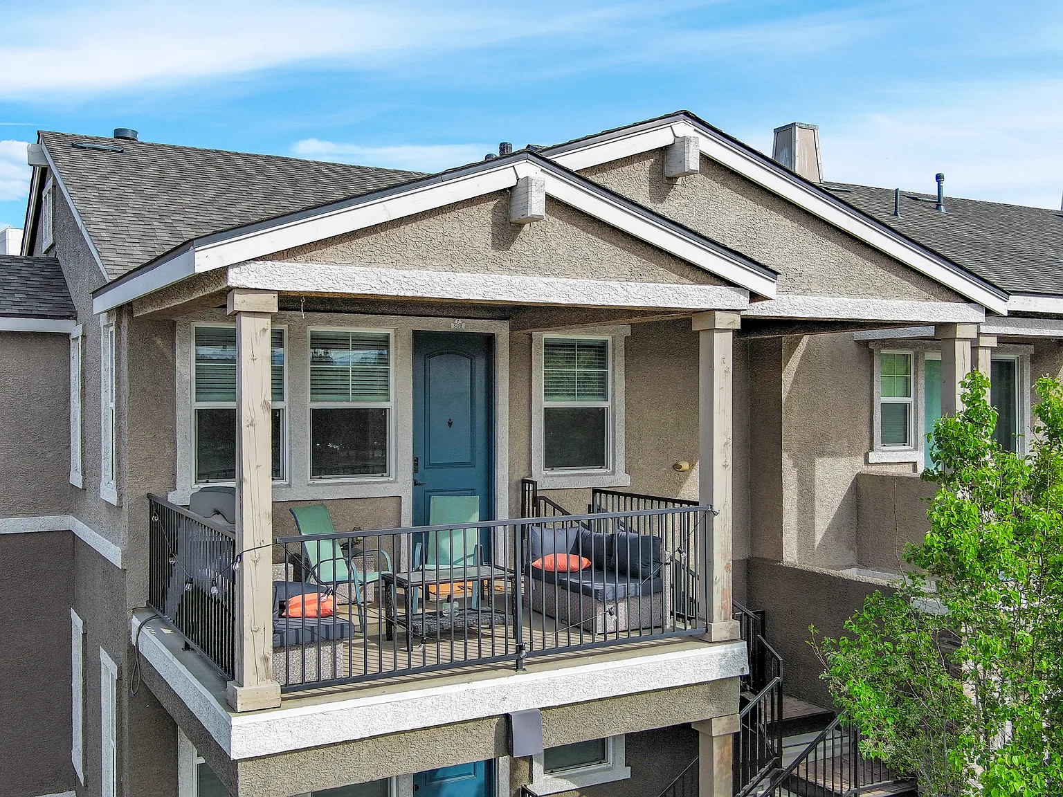 2 bed, 972 sqft, $2,400 — Photo 2